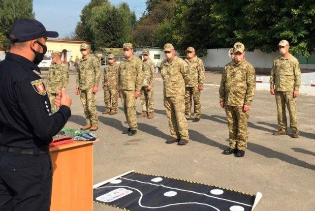 Волинські патрульні показали прикордонникам, як діють алкоокуляри