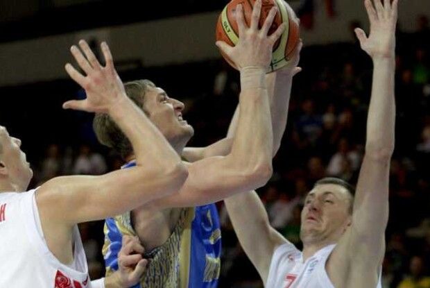 Вже сума чимала: легенда збірної України з баскетболу продає історичну майку заради ЗСУ (Аукціон)