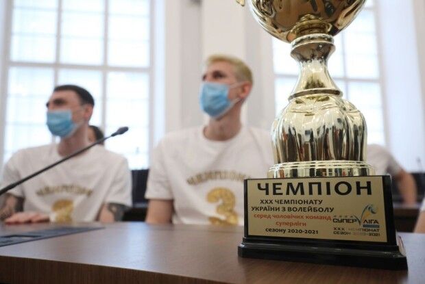 Волейбол: львівська влада нагородила кажанів за перемогу в Суперлізі (Фото)