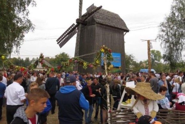 На Рівненщині провели фольклорний фестиваль «Красносільські вітряки» 