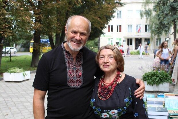 Завдяки Петру Панчуку у віддаленій Лобачівці не клуб, а театр! (Відео)