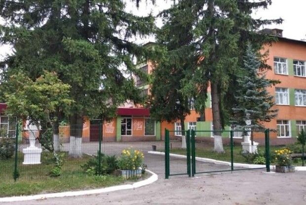 Суд відмовив невакцинованій  вчительці з Волині у поверненні на роботу