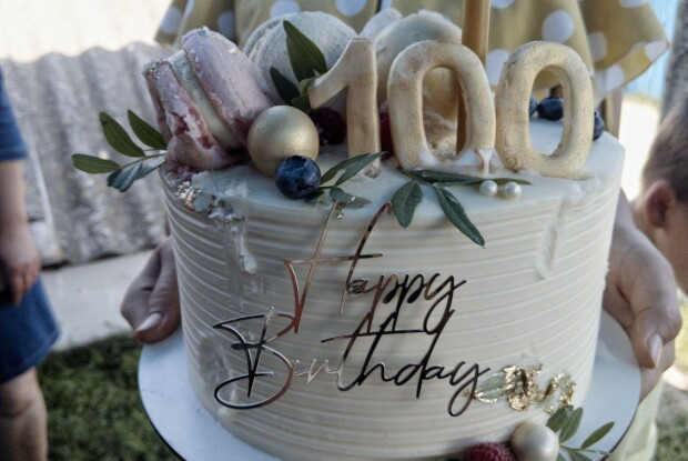 Волинянку зі 100-літнім ювілеєм привітали 8 онуків, 15 правнуків та 6 праправнуків (Фото, відео)