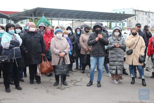 У Володимирі-Волинському підприємці вимагають відкрити непродовольчі ринки
