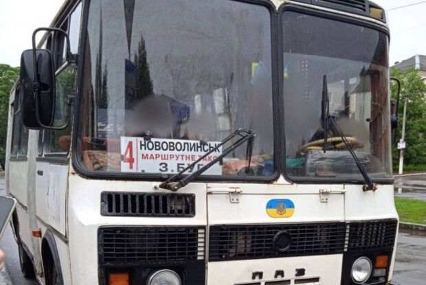 Чоловіка, якому стало зле в нововолинській маршрутці, не врятували