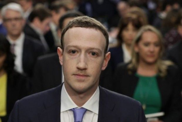 Цукерберг заборонив використовувати гаджети Apple в Facebook