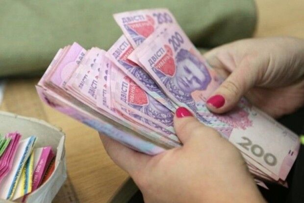 На Рівненщині бухгалтерка лікарні привласнила майже 500 тисяч гривень. Повернула – 99 тисяч