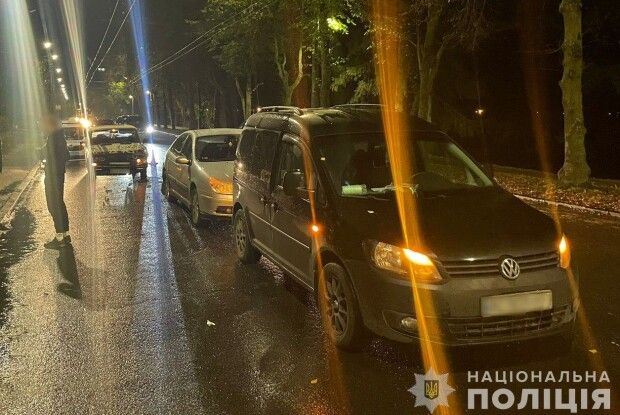 За принципам доміно: у Луцьку молодий водій влаштував автотрощу (Фото)