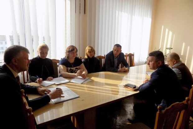 У Любешові обговорили боротьбу із зарплатами «в конвертах»