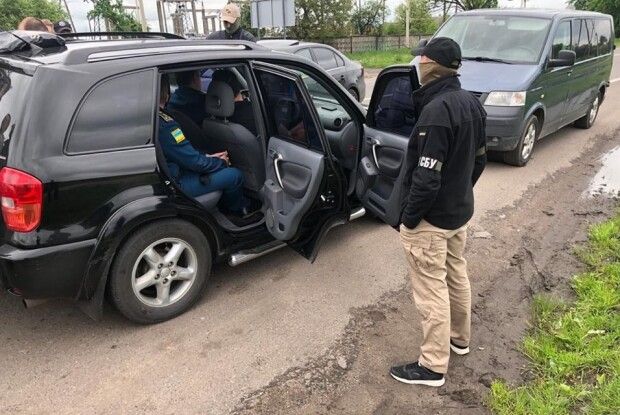 СБУ спіймала на хабарі працівників митного посту «Угринів» 