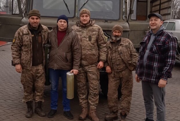 Громада на Волині передала захисникам на фронт різдвяну вантажівку