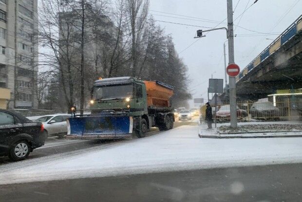 У Луцьку за кошти громади закуплять понад 800 тонн протиожеледних сумішей