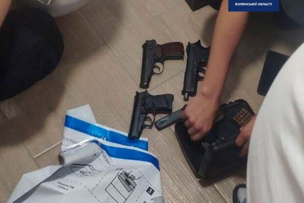 Волинські патрульні виявили зброю у двох лучан