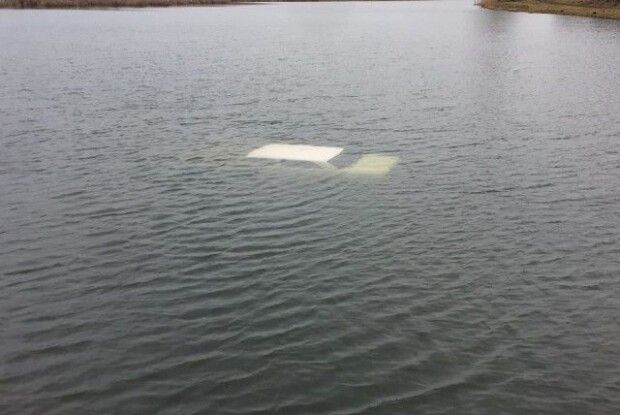 На Горохівщині ВАЗ в'їхав в озеро, водій потонув (Фото)