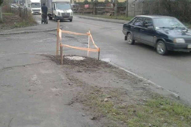Після припису муніципалів, кришка каналізаційного люку знайшлася миттєво