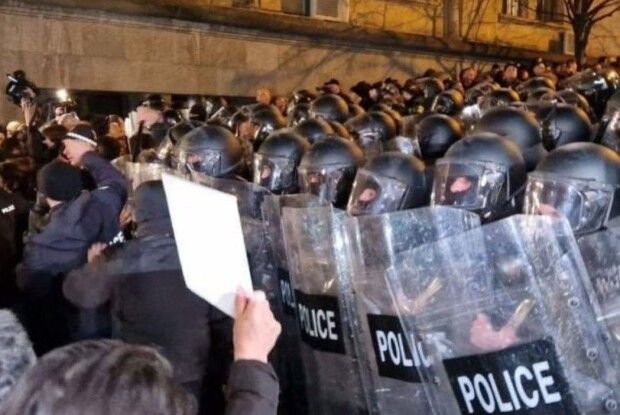 Порошенко закликав грузинську владу повернутись на шлях європейських демократичних цінностей