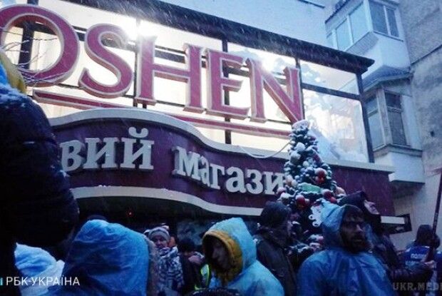 Прихильники Саакашвілі розгромили магазин «Рошен» поблизу СІЗО СБУ