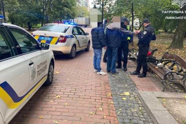 Стрілянина серед білого дня: чоловік дістав пістолет посеред парку