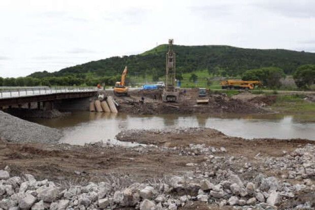 П’яний водій сховався від поліції у річці і простояв там шість годин 