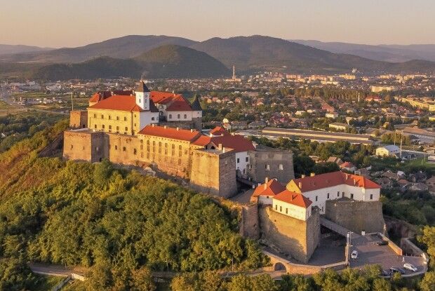 Відчути архітектуру: у Мукачеві створять тактильні копії п'яти історичних локацій