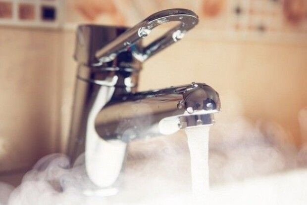 Влада продовжує захищати українців від тарифів, які сама ж і підвищила: згадали про тепло і гарячу воду