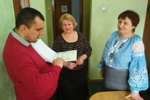 Луцькій бібліотеці передали дитячу книжку для незрячих