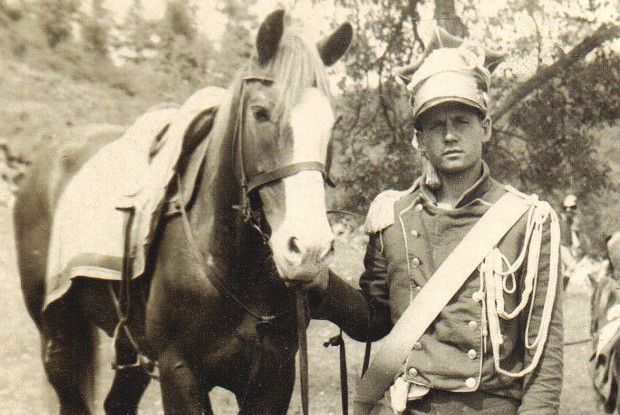 Ще в далекому 1970- му з радянської армії надіслав додому… тризуби