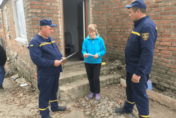 Рятувальники Волині взялися нагадувати селянам про пожежну безпеку взимку