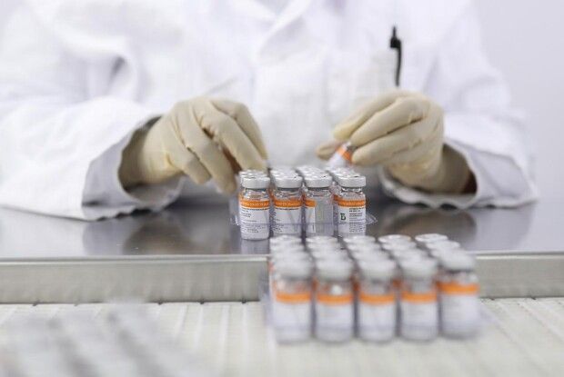 Вакцина Oxford/AstraZeneca прибула в Україну