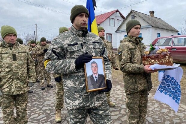 Герої не вмирають: Рівненщина плакала за молодим захисинком (Фото)