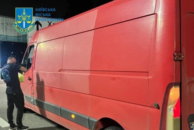 В автомобілі у рівнянина знайшли мертвого оленя