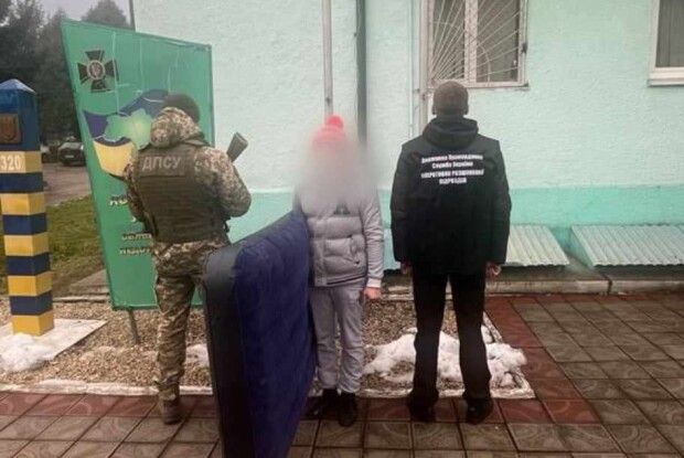 Чолов’яга вчетверте намагався втекти з України – цього разу на надувному матраці