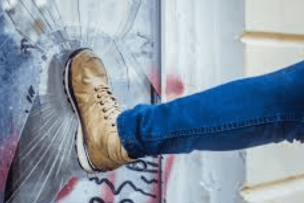 На Волині п'яні вандали понівечили Будинок культури