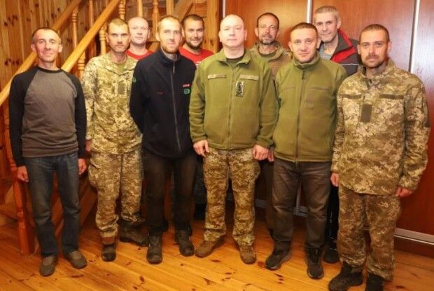 Звільнені з полону українські прикордонники у важкому стані