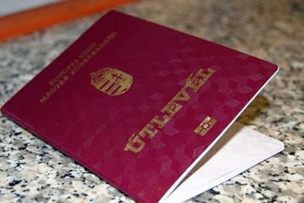 Угорщина роздала на Закарпатті понад 100 тисяч паспортів