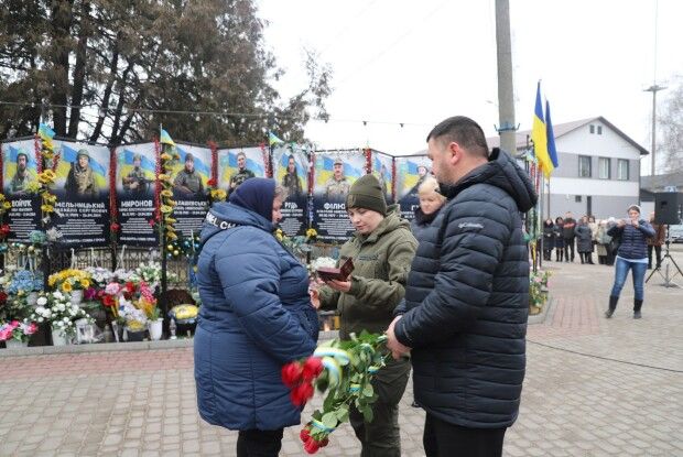 У День Соборності рідні загиблих Героїв Камінь-Каширської громади отримали посмертні нагороди