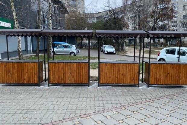 У Луцьку на Соборності встановили ятки для торгівлі домашньою продукцією