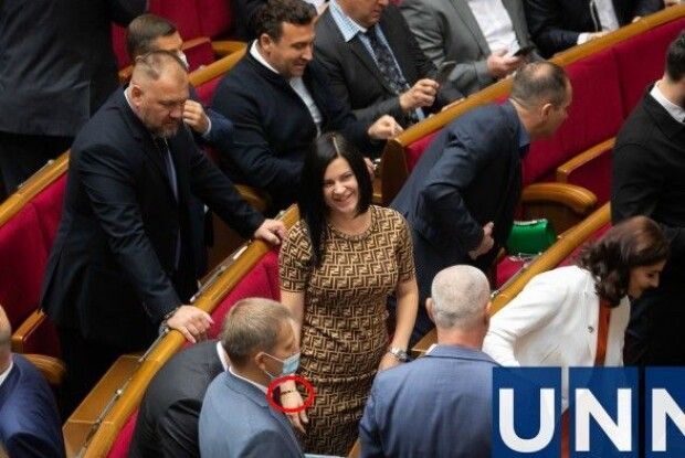 Нардеп від «Слуги народу» прийшла у Раду з аксесуарами на пів мільйона гривень
