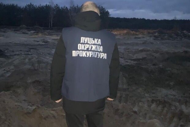 Незаконно видобули пісок на суму понад 1,2 млн грн: на Волині повідомлено про підозру керівнику та двом працівникам комунального підприємства