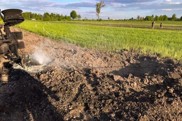 Трактор підірвався на протитанковій міні: з'явилися подробиці трагічного інциденту (Фото)