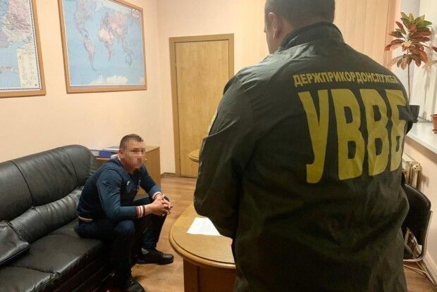 Чоловік, якому обмежили виїзд за кордон, спробував потрапити в Польщу за допомогою хабаря