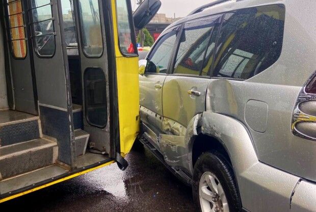 У Луцьку водій тролейбуса врізався в «Тойоту»