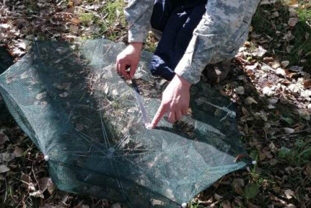 У Хорові посеред білого дня злапали раколова відразу з двома раколовками (фото)