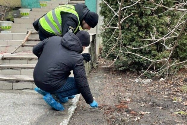 У дитсадку в Рівному знайшли закривавлене тіло чоловіка