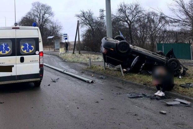 У лікарні помер другий пасажир автівки, що перекинулася на Рівненщині