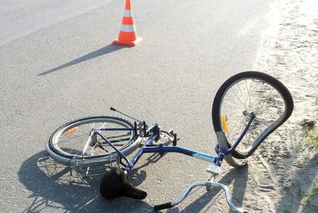 У Кримному Старовижівського району автівка збила 15-річну велосипедистку: водій з місця ДТП втік...