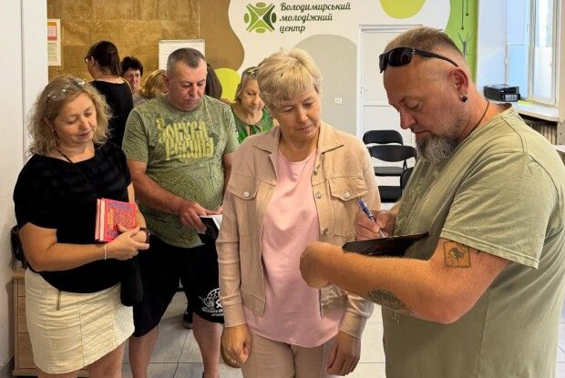 У місті на Волині побував відомий письменник та режисер (Фото)