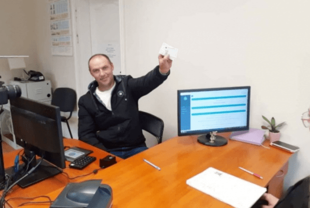 На Рівненщині чоловік у 36 років отримав свій перший паспорт