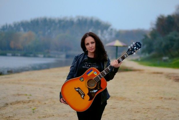 Її зброя - музика! Рівненську співачку й виконавицю нагородив Генштаб