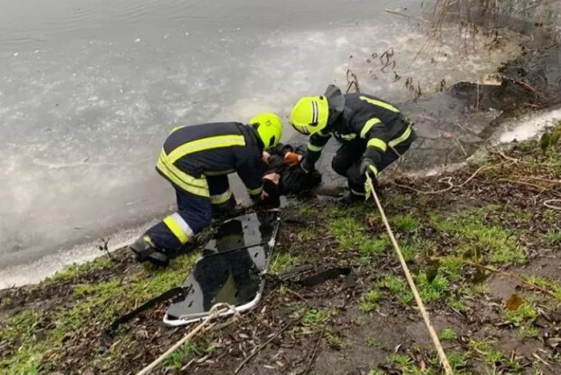На Рівненщині в річці знайшли мертвого чоловіка (Фото)